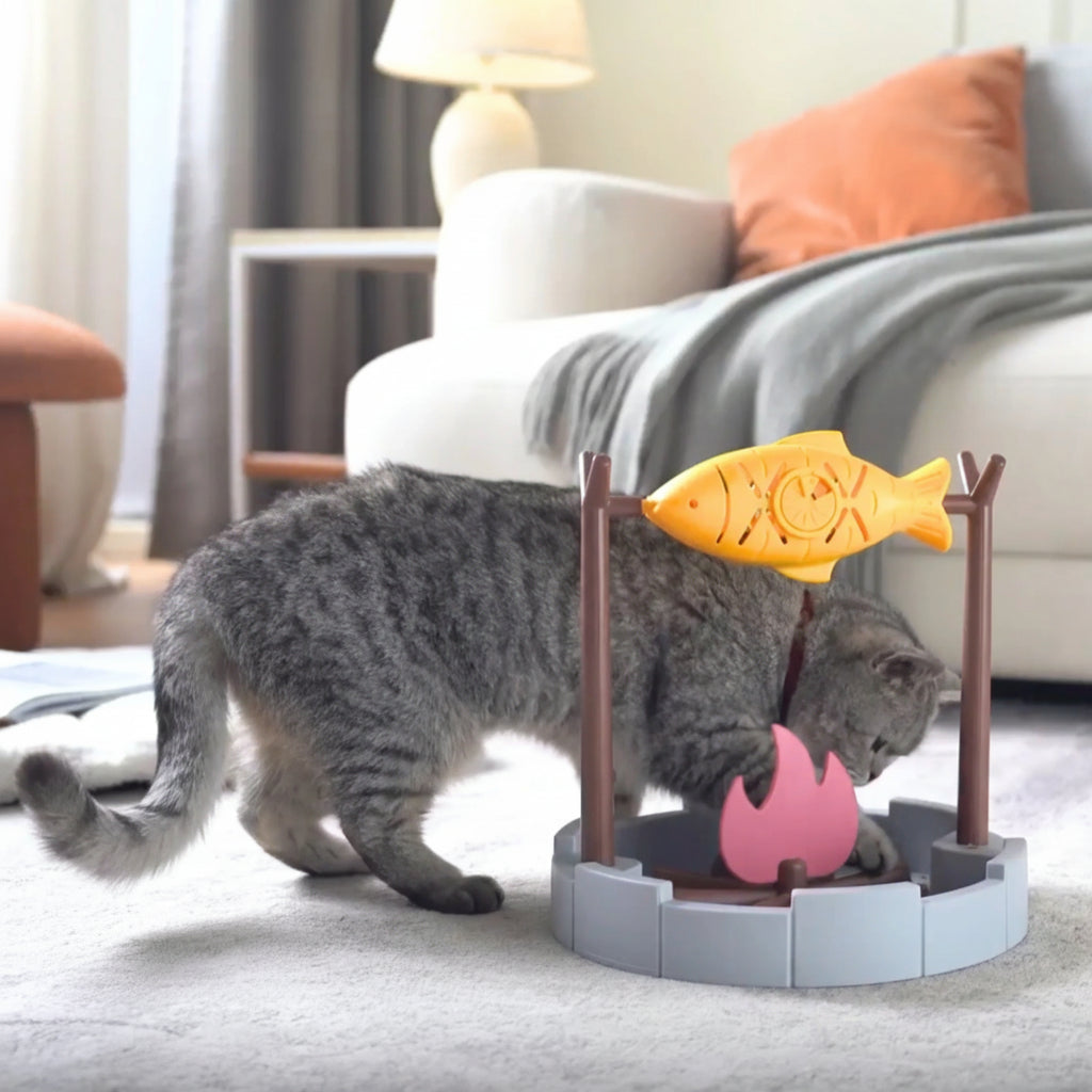 Interactive Cat Treat-Dispensing Puzzle Toy, Rotating Grilled Fish Design for Indoor Cats